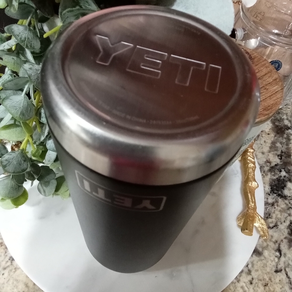 YETI WATER BOTTLE - Picture 6 of 13